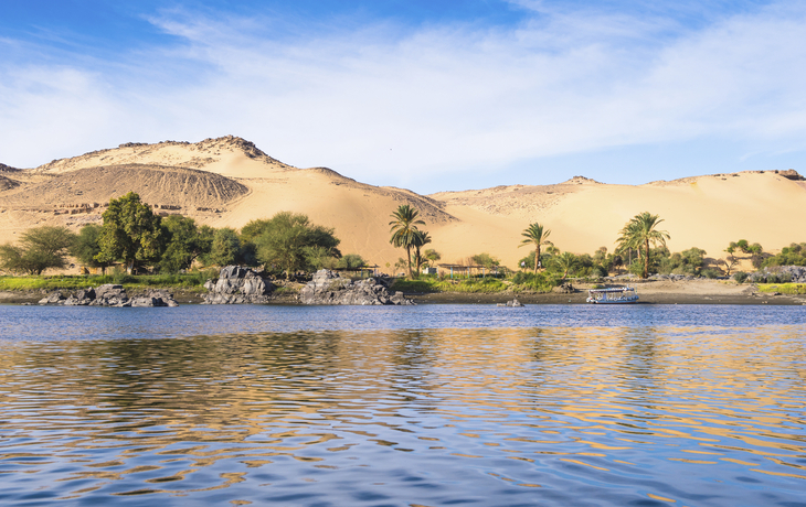 Beeindruckende Nillandschaft am Nilufer bei Assuan, Ägypten