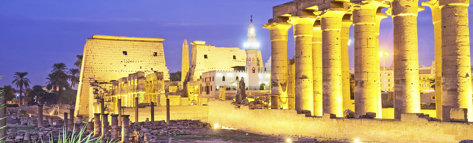 Luxor-Tempel in Ägypten beleuchtet bei Nacht