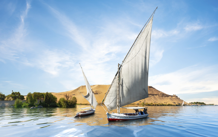 Boote auf dem Nil bei Assuan, Ägypten