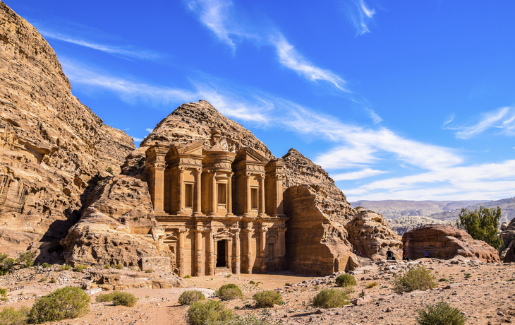 Imposantes Felsgebäude Ad Deir in Petra, Jordanien