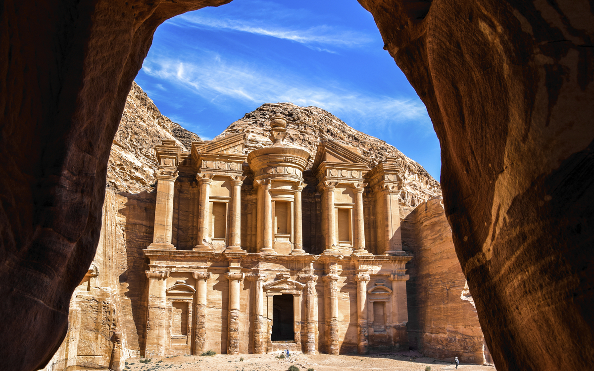 Imposantes Felsgebäude Ad Deir in Petra, Jordanien