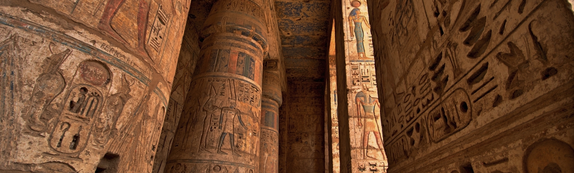 Hieroglyphen im Tempel Medinet Habu, Ägypten