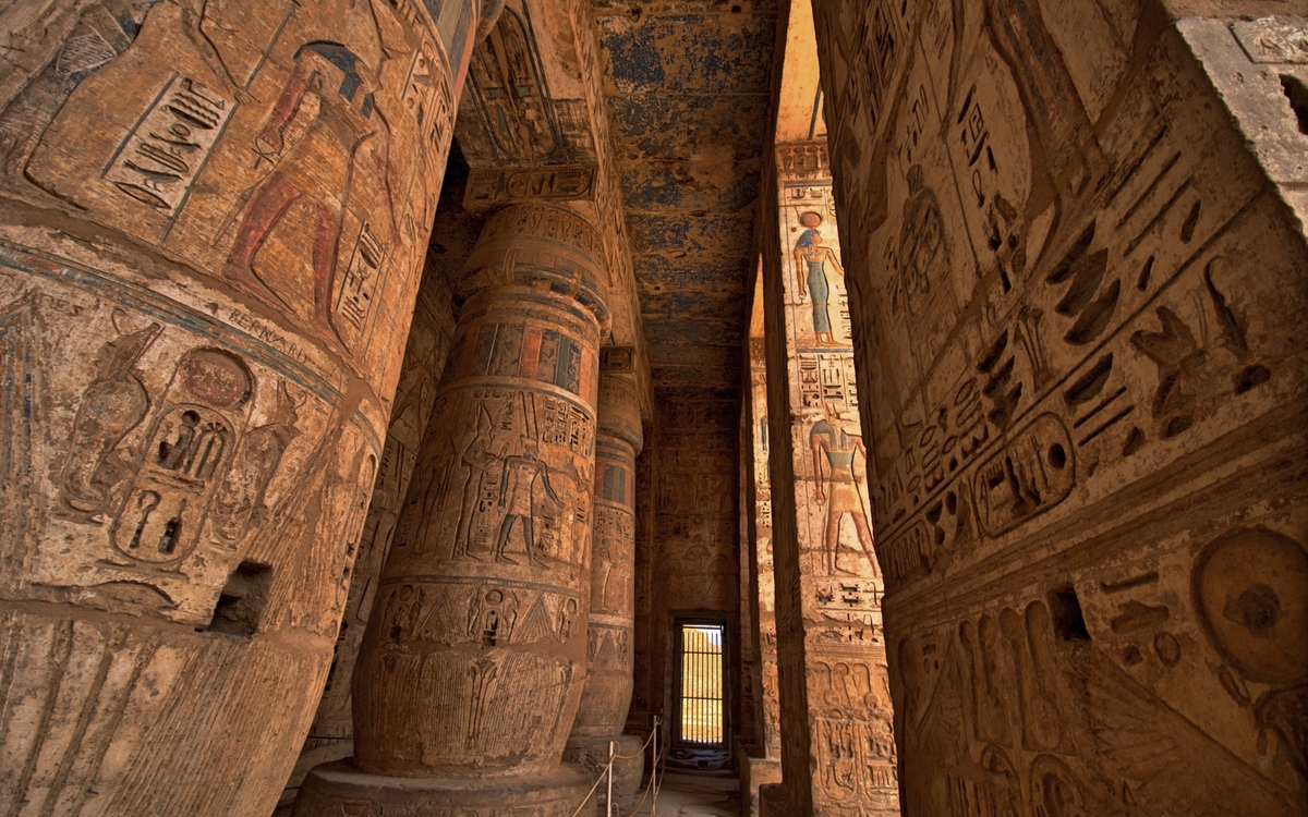 Hieroglyphen im Tempel Medinet Habu, Ägypten