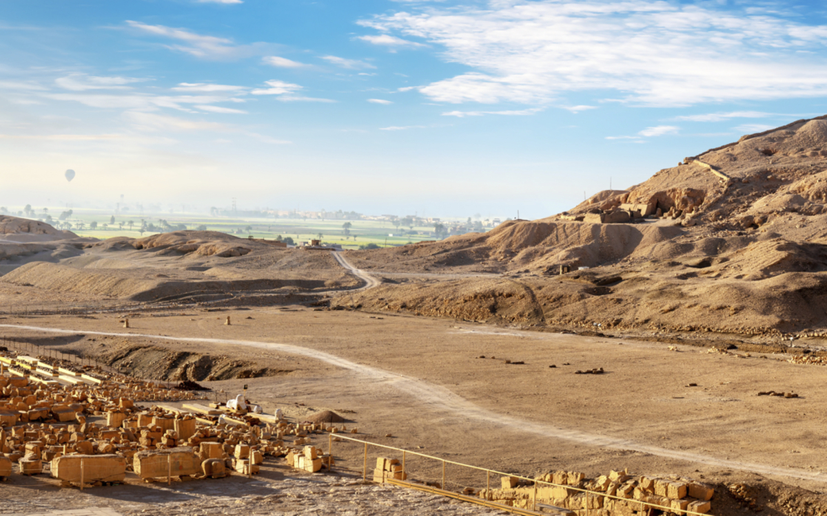 Totentempel der Hatschepsut Blick auf das Gebirge, Aegypten