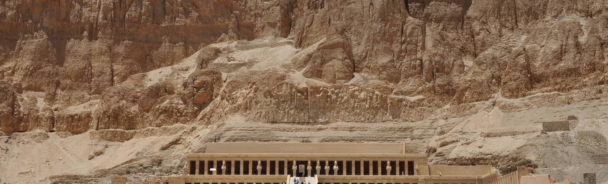 Hatschepsut-Tempel in Ägypten von vorne