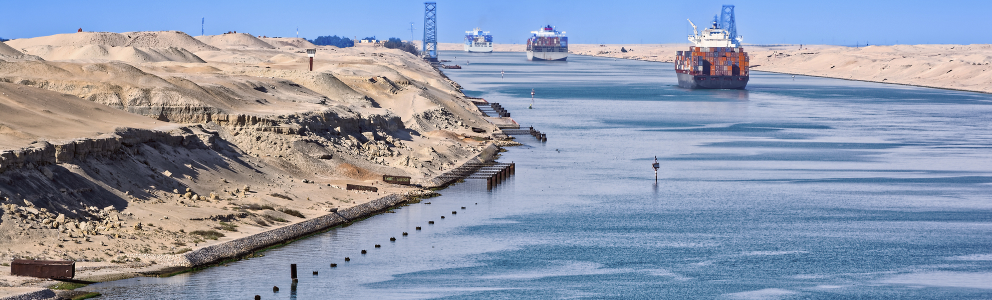 Schiffe auf dem Sueskanal in Ägypten