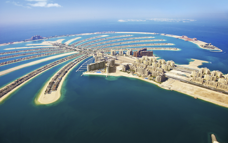 Künstlich geschaffene Jumeirah Palm Inselgruppe in Dubai, V. A. Emirate