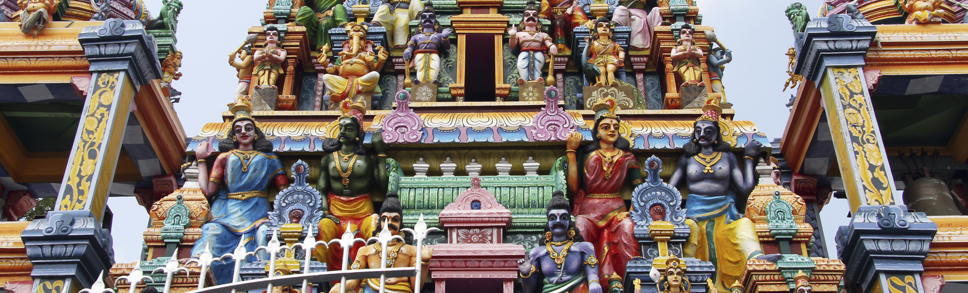 Bunt verziertes Gopuram Haus in Negombo, Sri Lanka