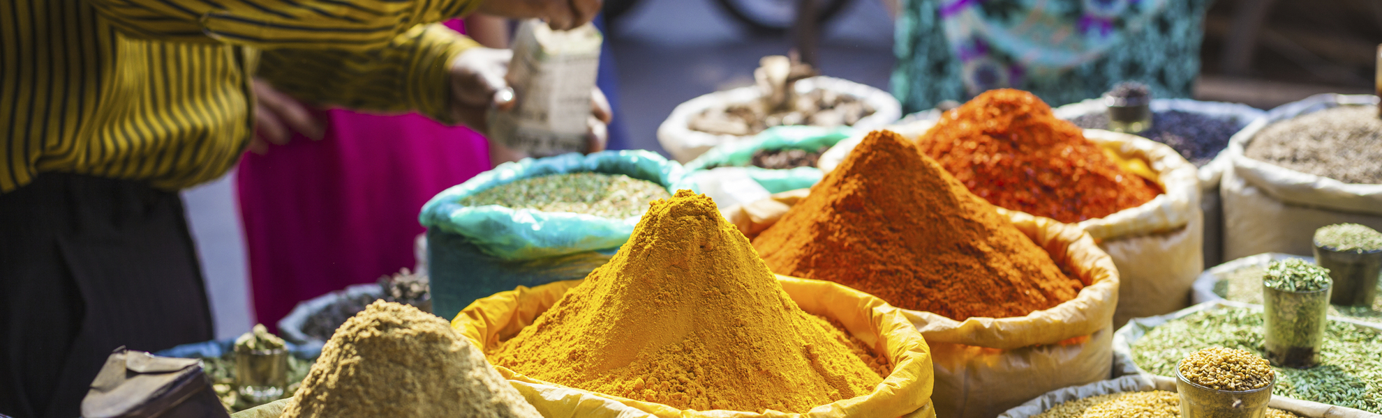 Gewuerze auf dem Markt in Delhi, Indien