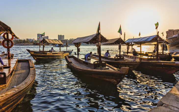 Dhau-Schiffe in Dubai, Vereinigte Arabische Emirate
