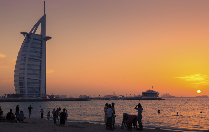 Burj al Arab im Sonnenuntergang, Vereinigte Arabische Emirate