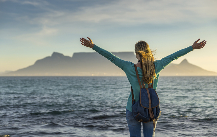 Touristin vor der Küste von Kapstadt, Südafrika