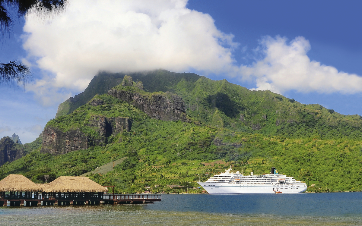 MS Amadea in der Südsee vor Moorea