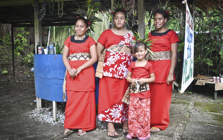 Traditionell gekleidete Mädchen auf Pago Pago, Amerikanisch Samoa