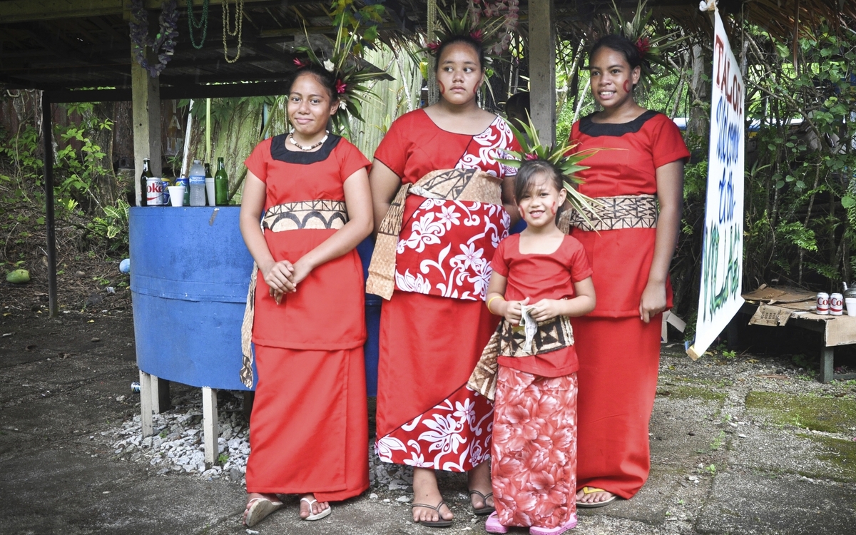 Traditionell gekleidete Mädchen auf Pago Pago, Amerikanisch Samoa
