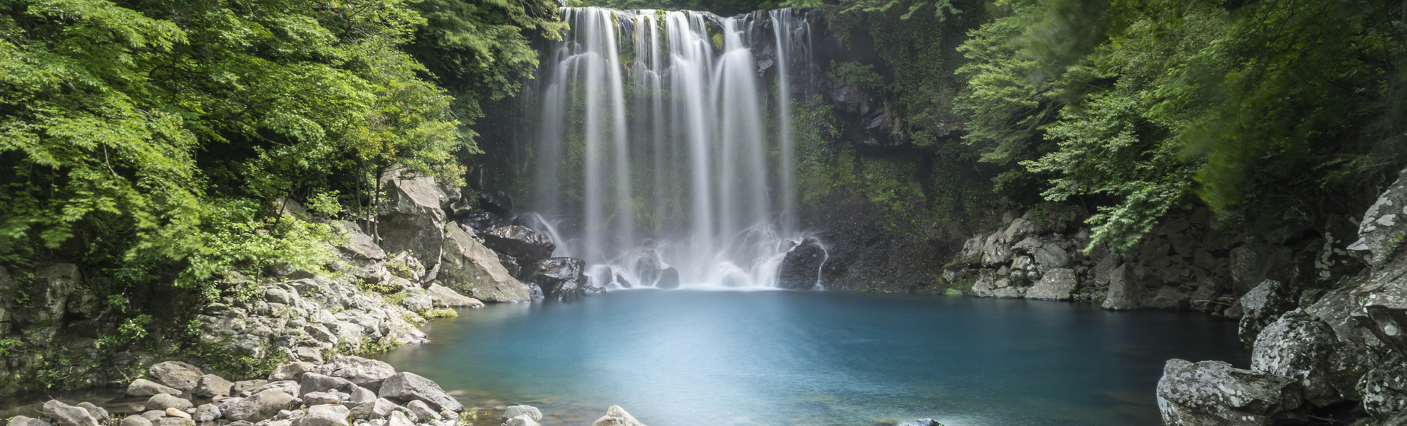 Wasserfall auf der Jeju Insel, Suedkorea