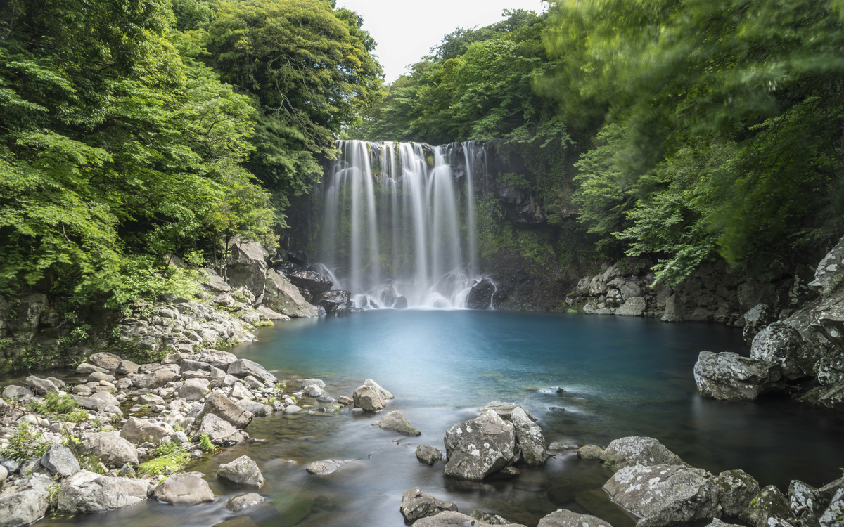 Wasserfall auf der Jeju Insel, Suedkorea