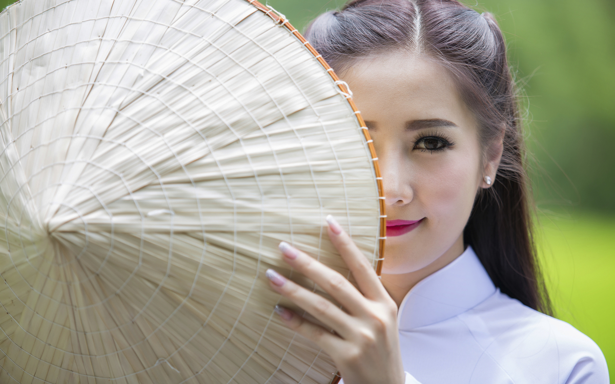 Frauen in traditioneller Tracht, Vietnam