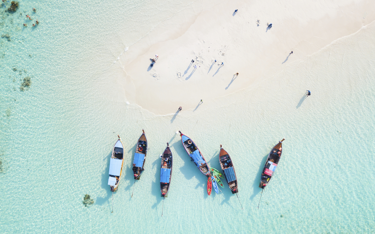 Luftansicht des Strandes von der Insel Ko Lippy m Adang-Rawi-Archipel, Thailand