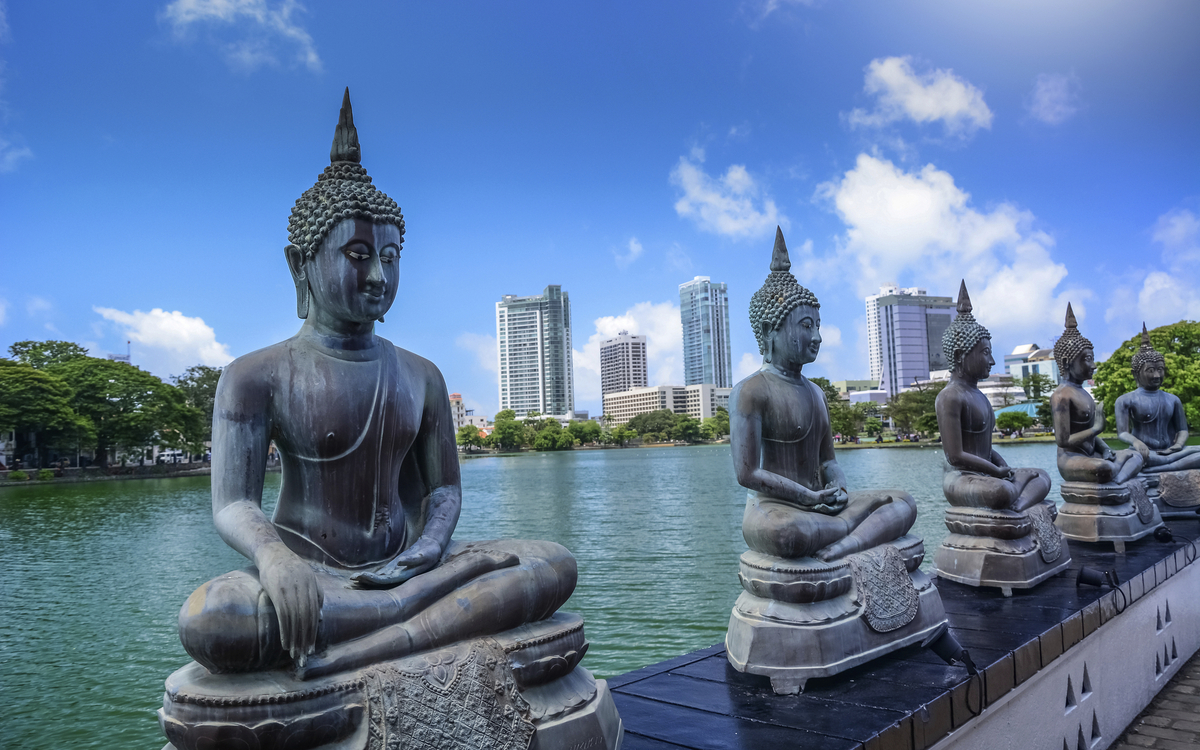 Buddha Statuen am Ufer des Colombo, Sri Lanka