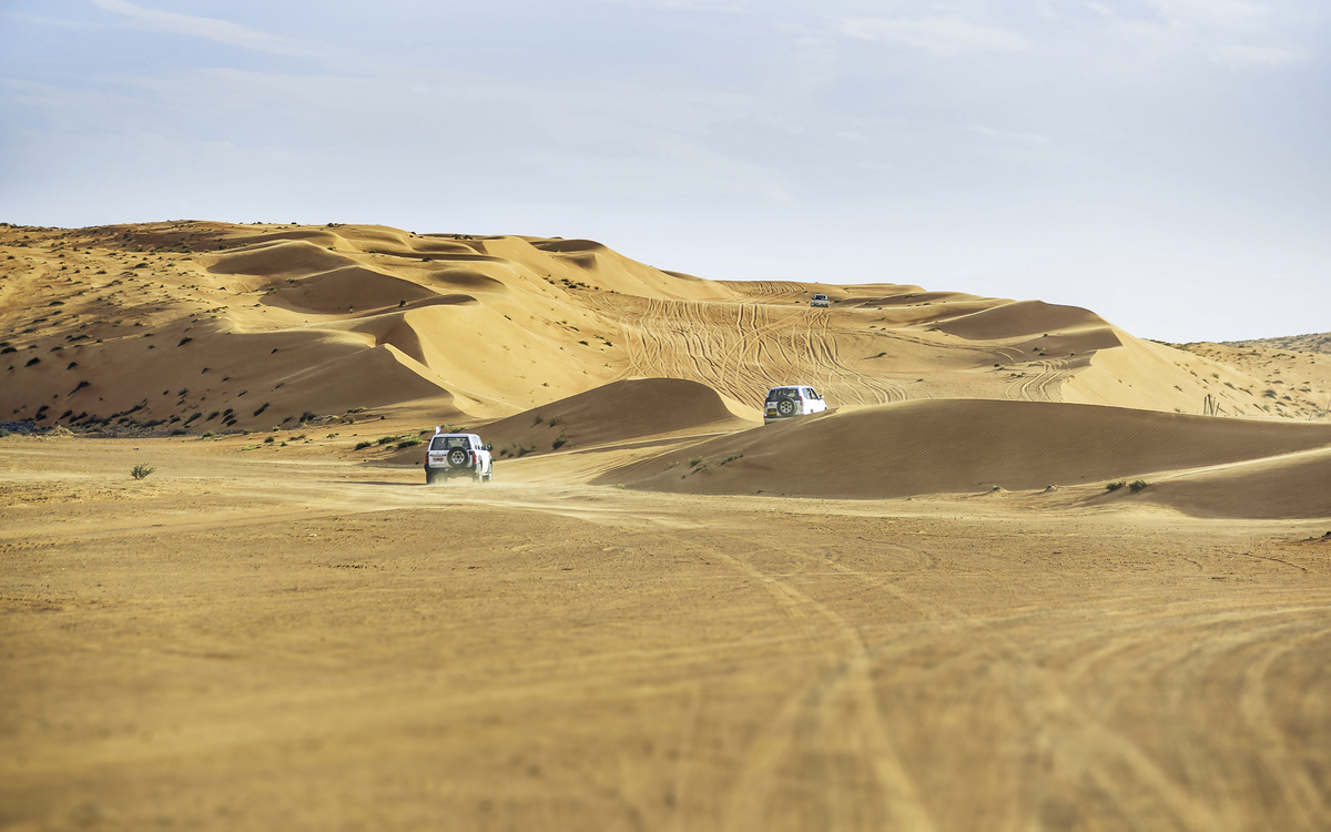 Jeepsafari durch gelbe Sandwüste