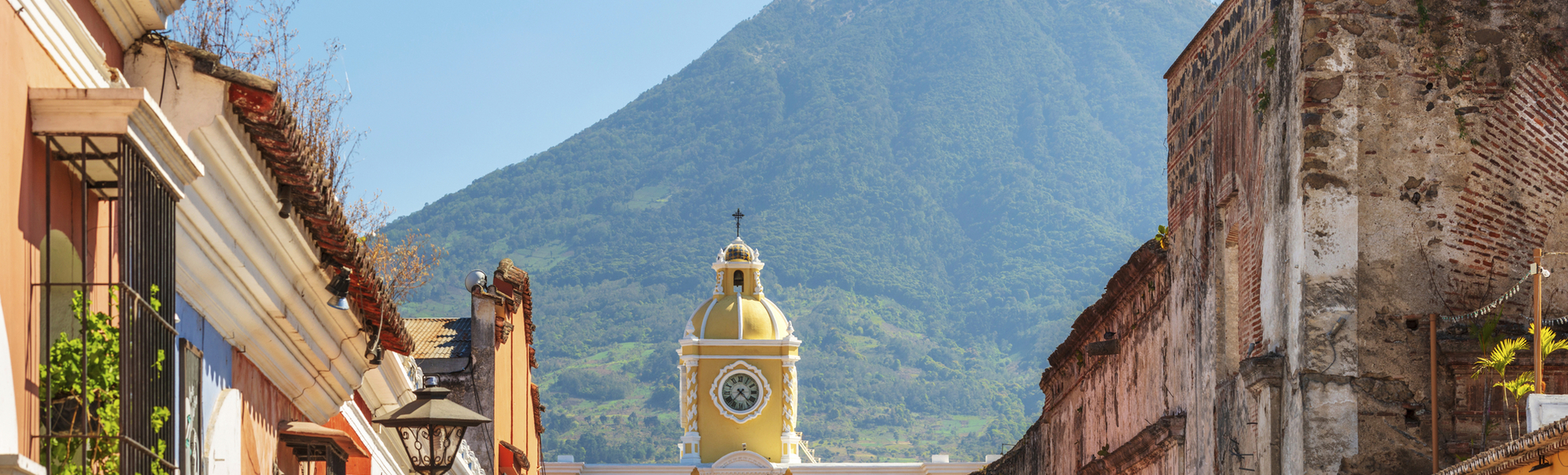 Santa Catalina Bogen mit Blick auf den Vulkan Agua, Guatemala