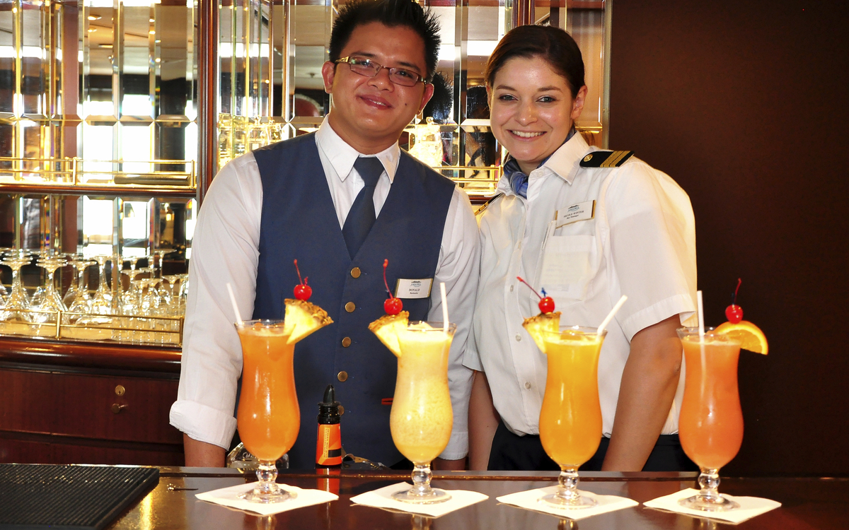 Cocktails an der Bar von MS Amadea