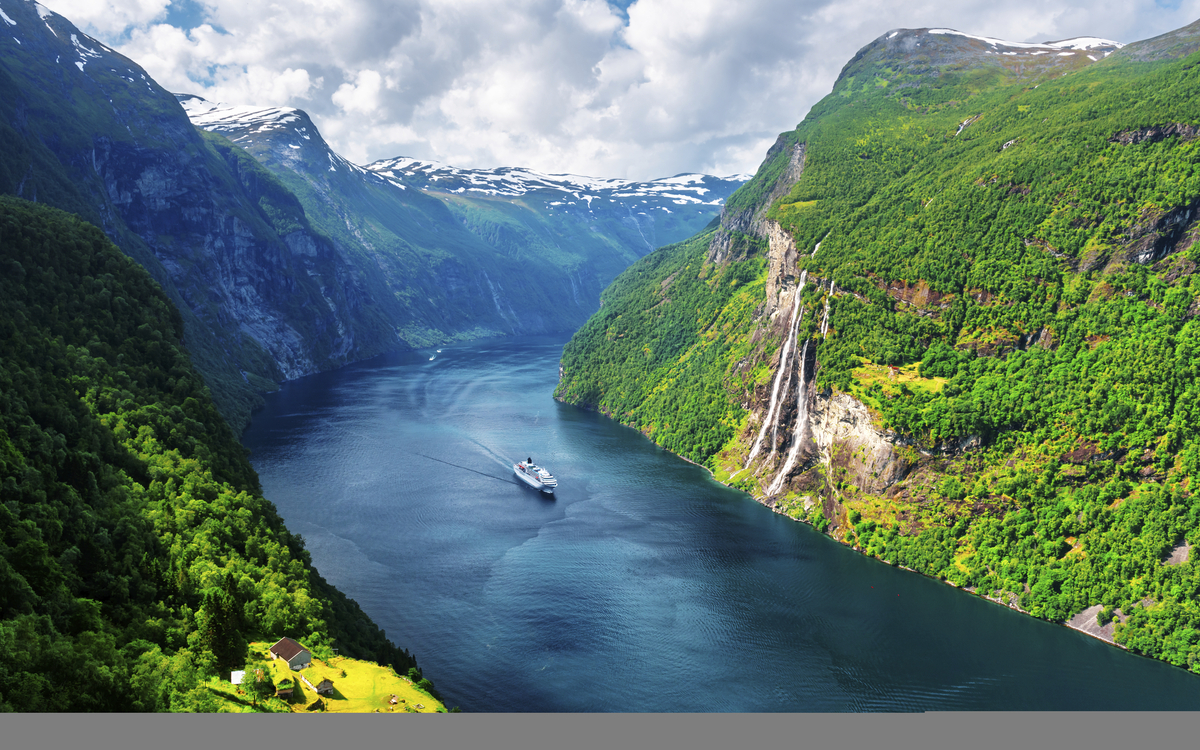 Die Sieben Schwestern- Atemberaubende Wasserfaelle in Geirangerfjord, Norwegen