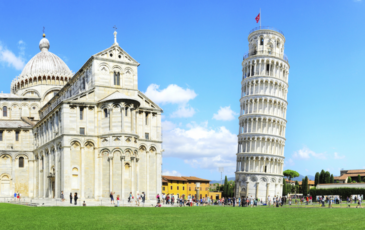 Das Wahrzeichen von Pisa: der schiefe Turm und der Dom, Italien