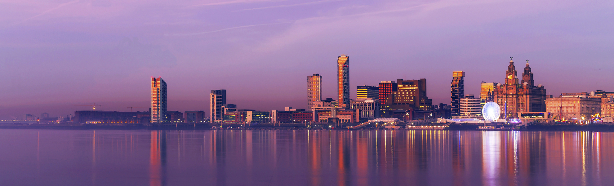 Liverpool Skyline und Fluss Mersey, in Engalnd