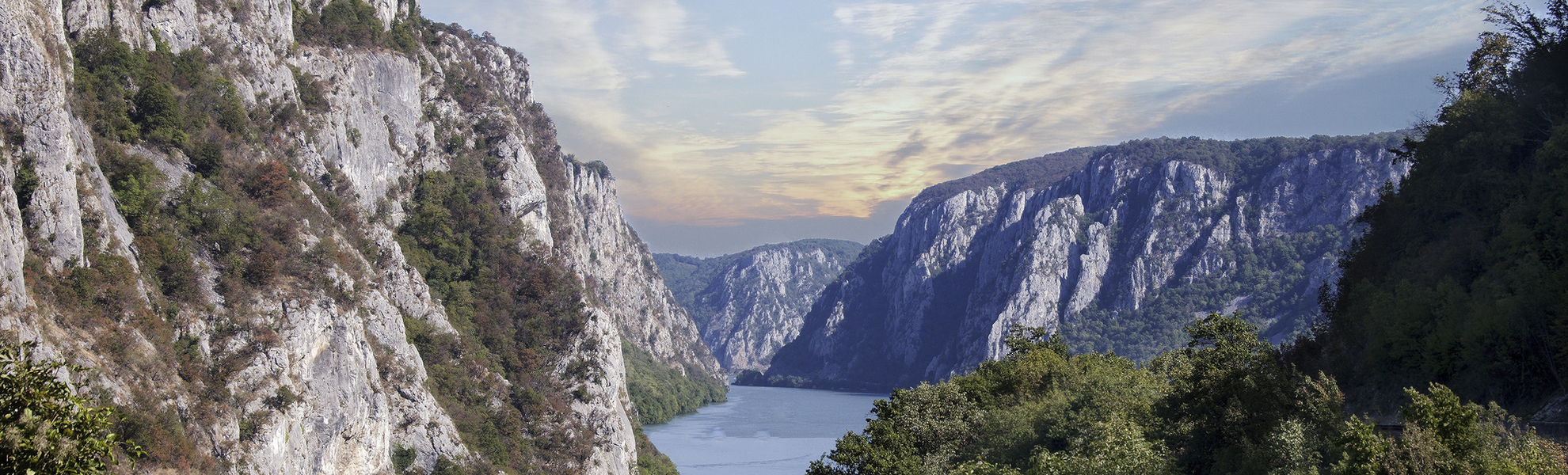 Berge und Panorama von Donji Mlanovac, Serbien