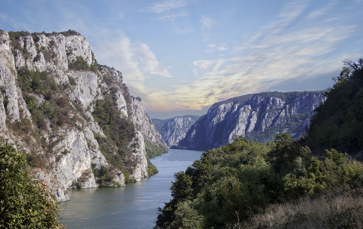 Berge und Panorama von Donji Mlanovac, Serbien
