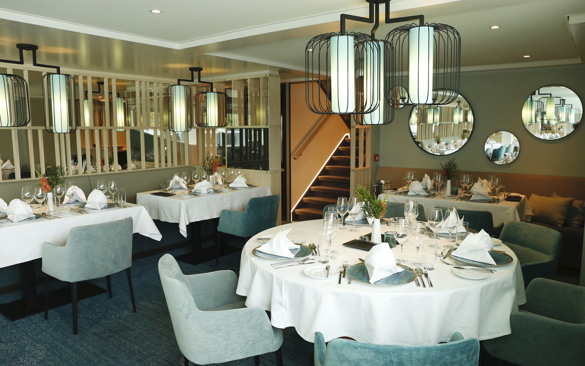 MS Andrea, Restaurant Vier Jahreszeiten