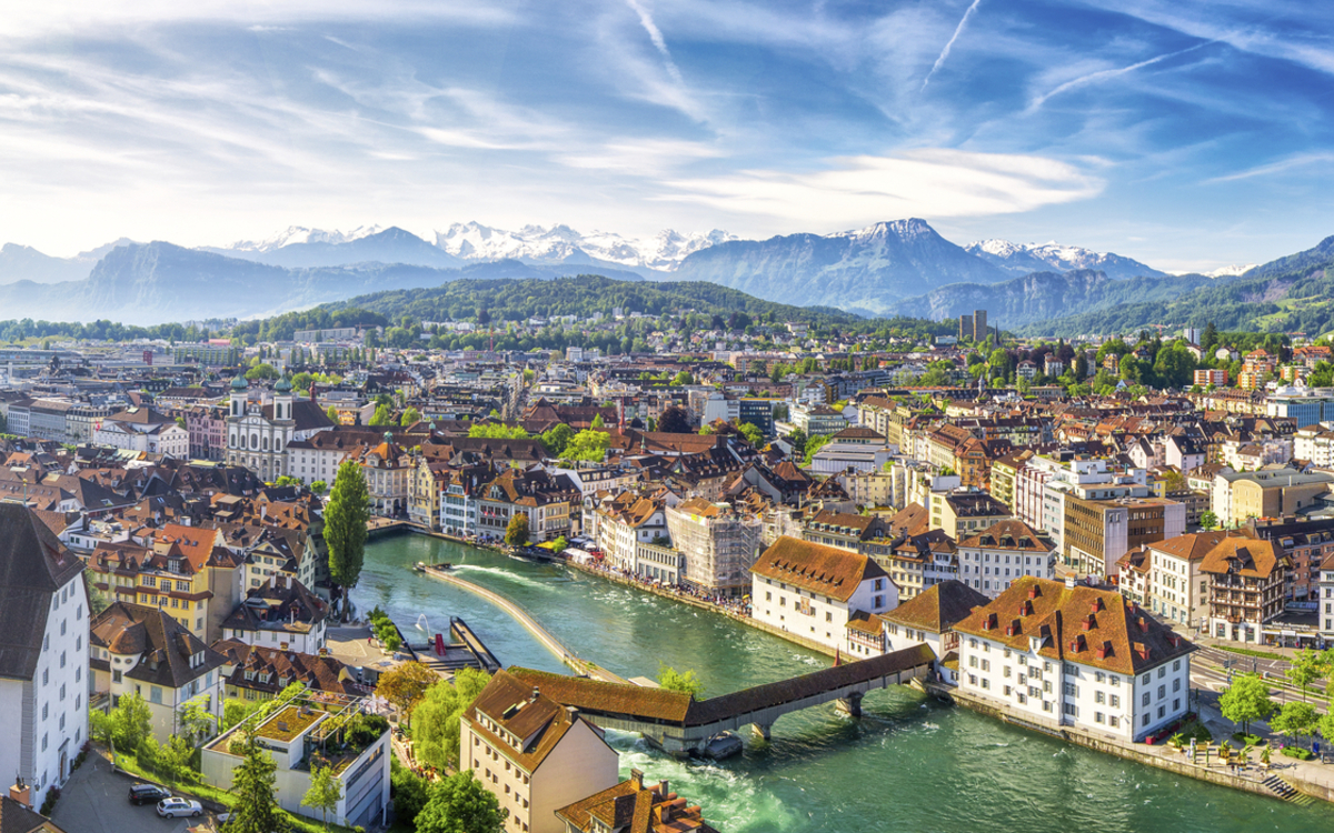 Chapel Brücke und Vierwaldstattersee in Luzern, Schweiz