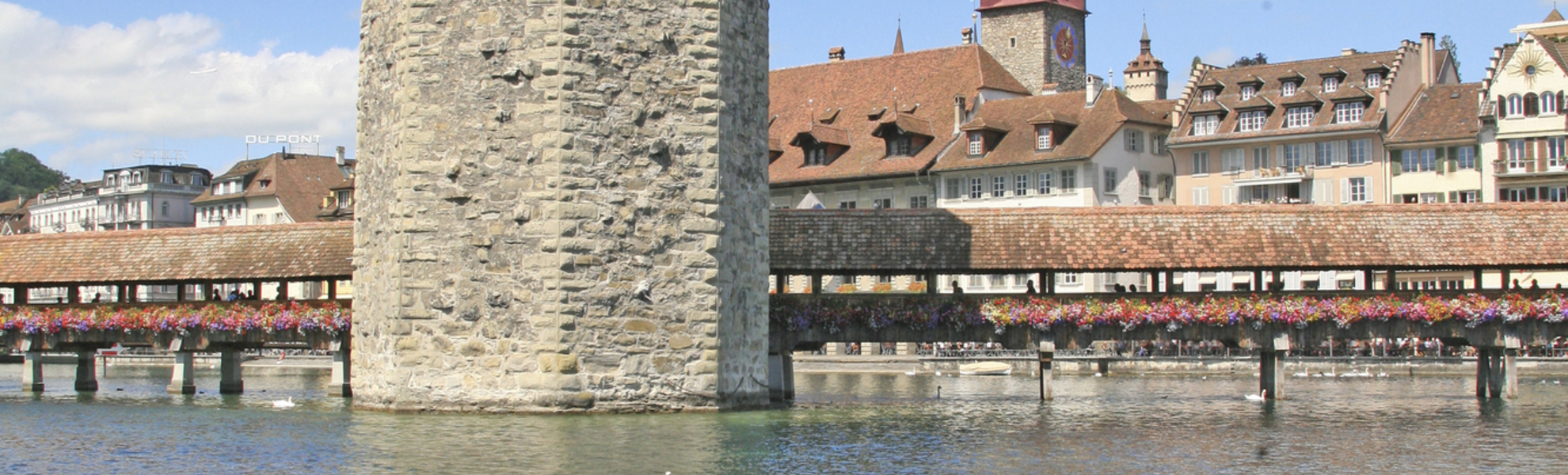 Kapellturm und Kapellbrücke in Luzern, Schweiz
