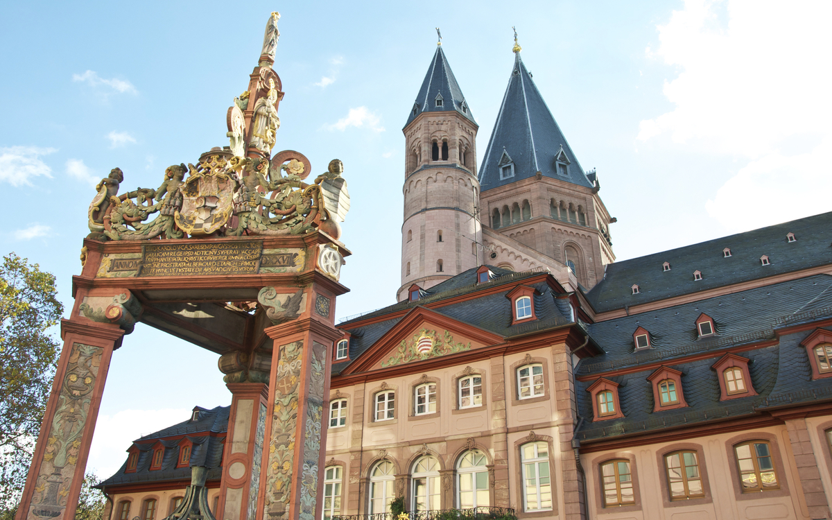Marktbrunnen und Dom von Mainz, Deutschland
