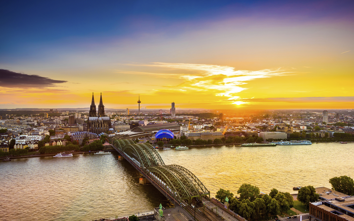 Sonnenuntergang über Köln, Deutschland