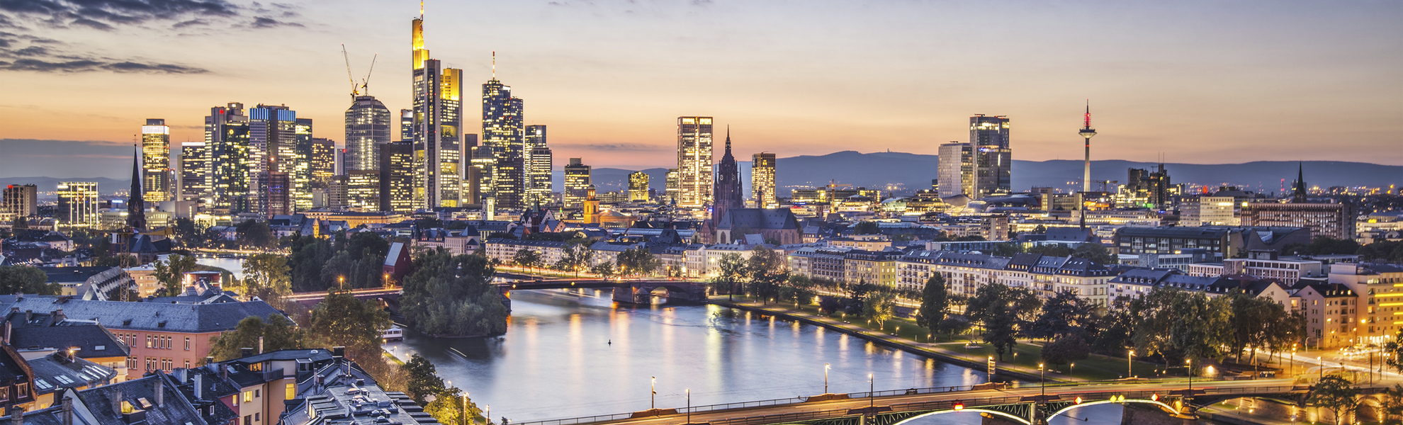 Panorama und Lichter über Frankfurt am Main, Deutschland