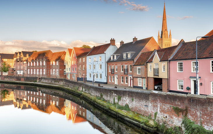 Stadtbild von Norfolk während des Sonnenuntergangs, USA