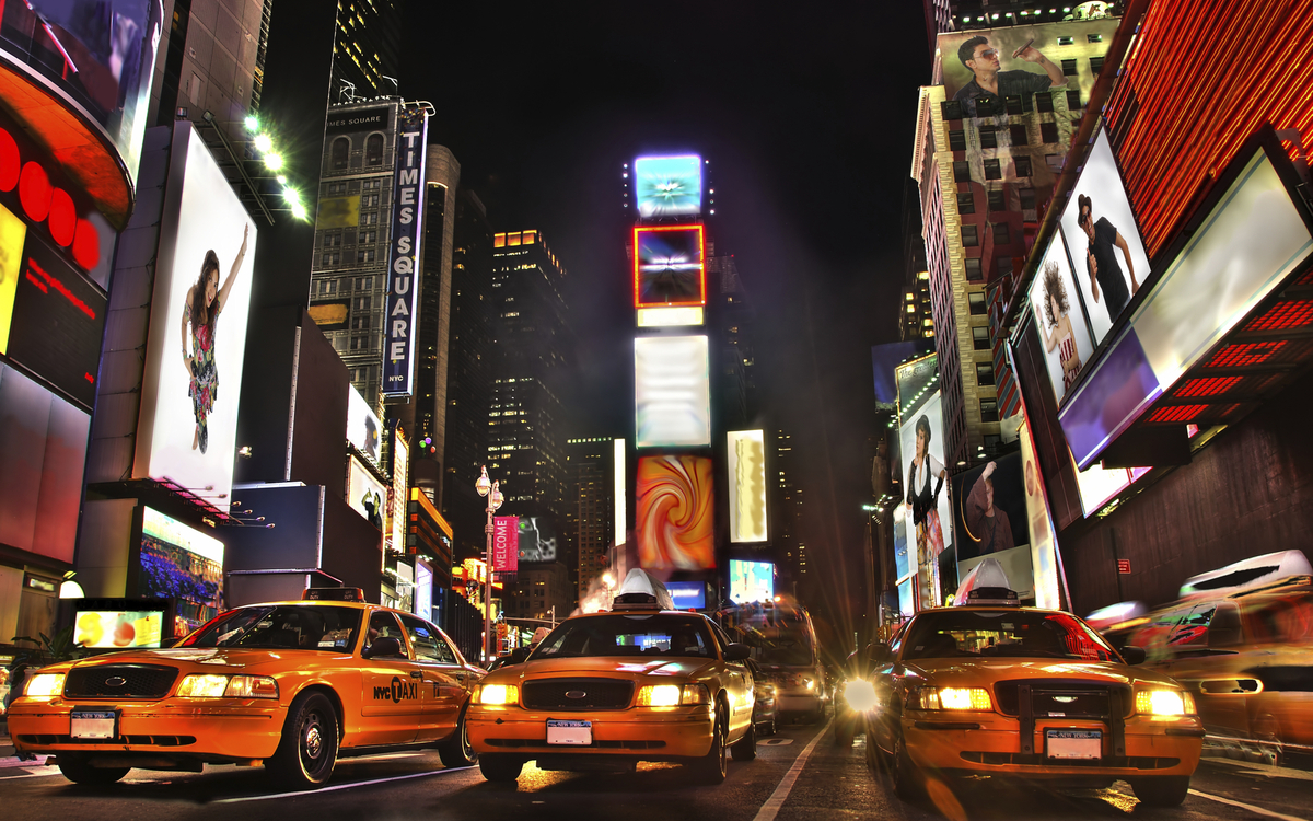Times Square in New York bei Nacht, USA