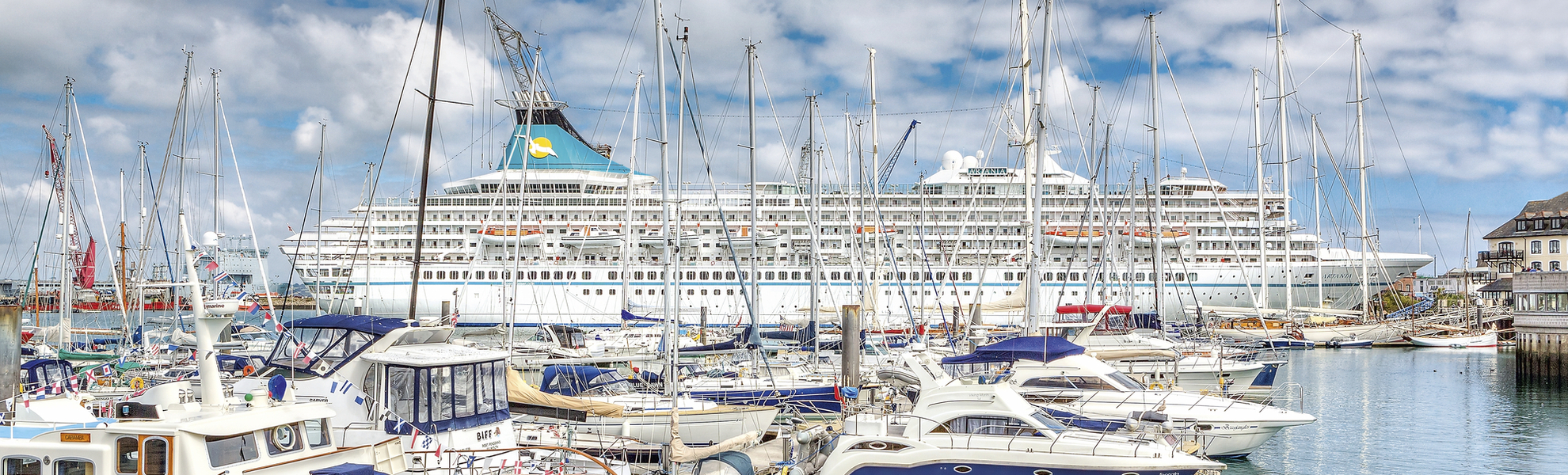 MS Artania im Hafen von Falmouth