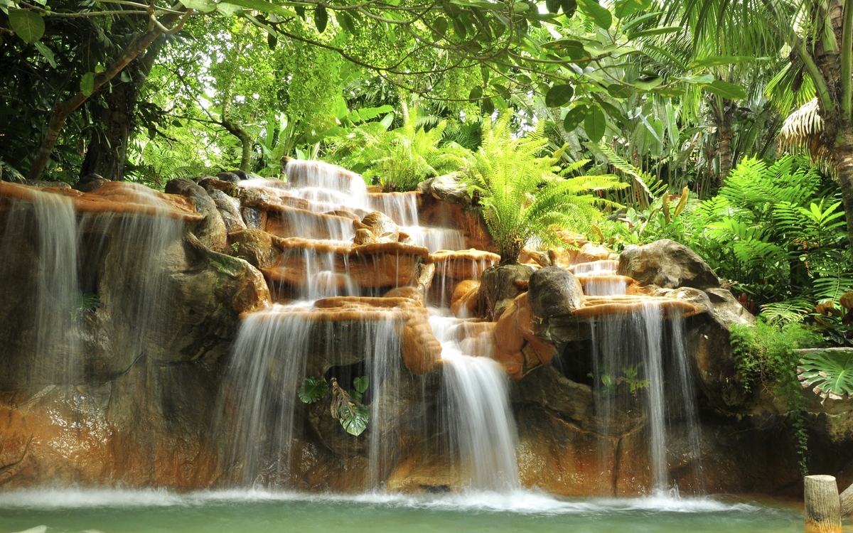 Wasserfall in den Tropen