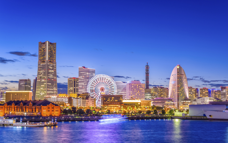 Skyline von Yokohama bei Nacht, Japan
