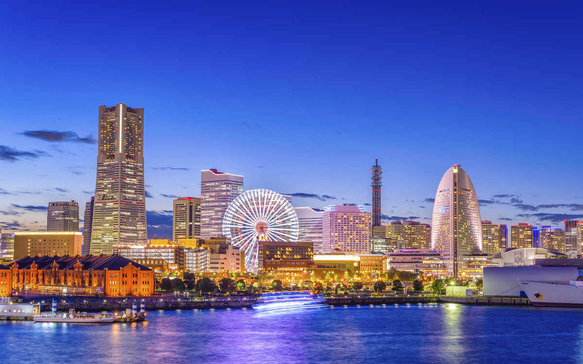 Skyline von Yokohama bei Nacht, Japan