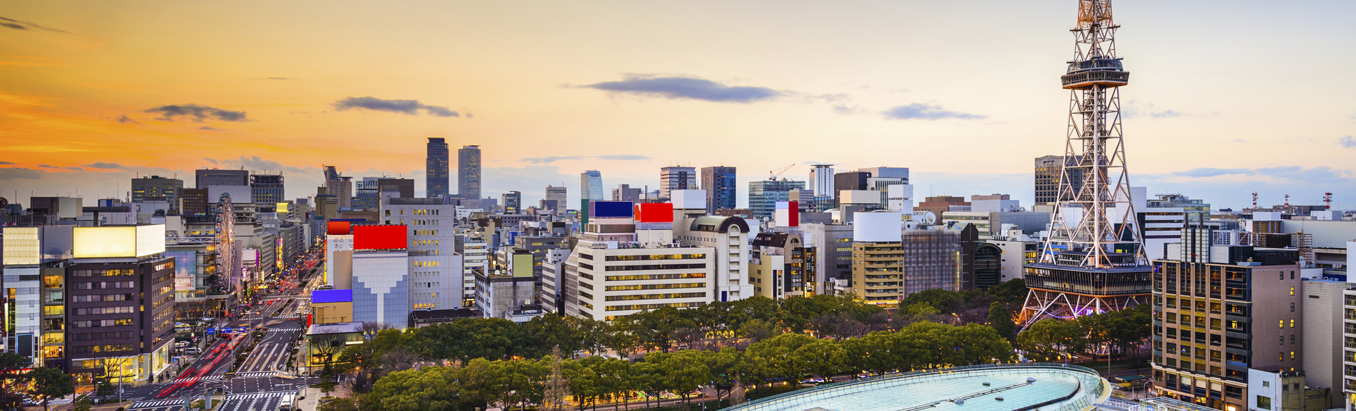 Skyline mit Fernsehturm Nagoyas, Japan