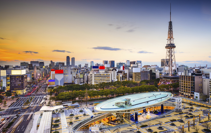Skyline mit Fernsehturm Nagoyas, Japan