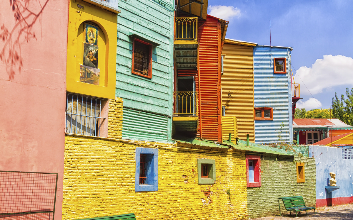 Bunte Häuserreihe in La Boca in Argentinien