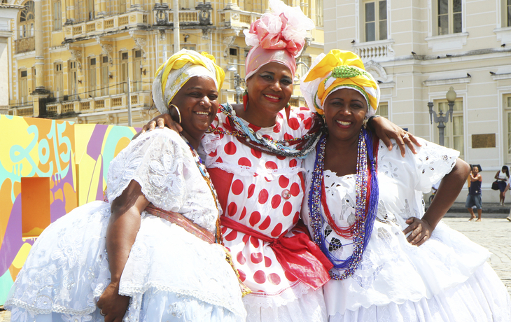 Frauen in landesüblichen Kleidern, Brasilien