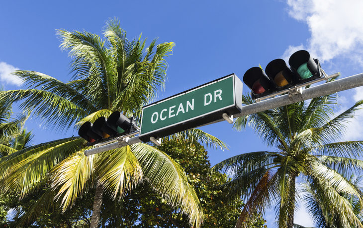 Verkehrsschild 'Ocean Drive' in Miami, USA