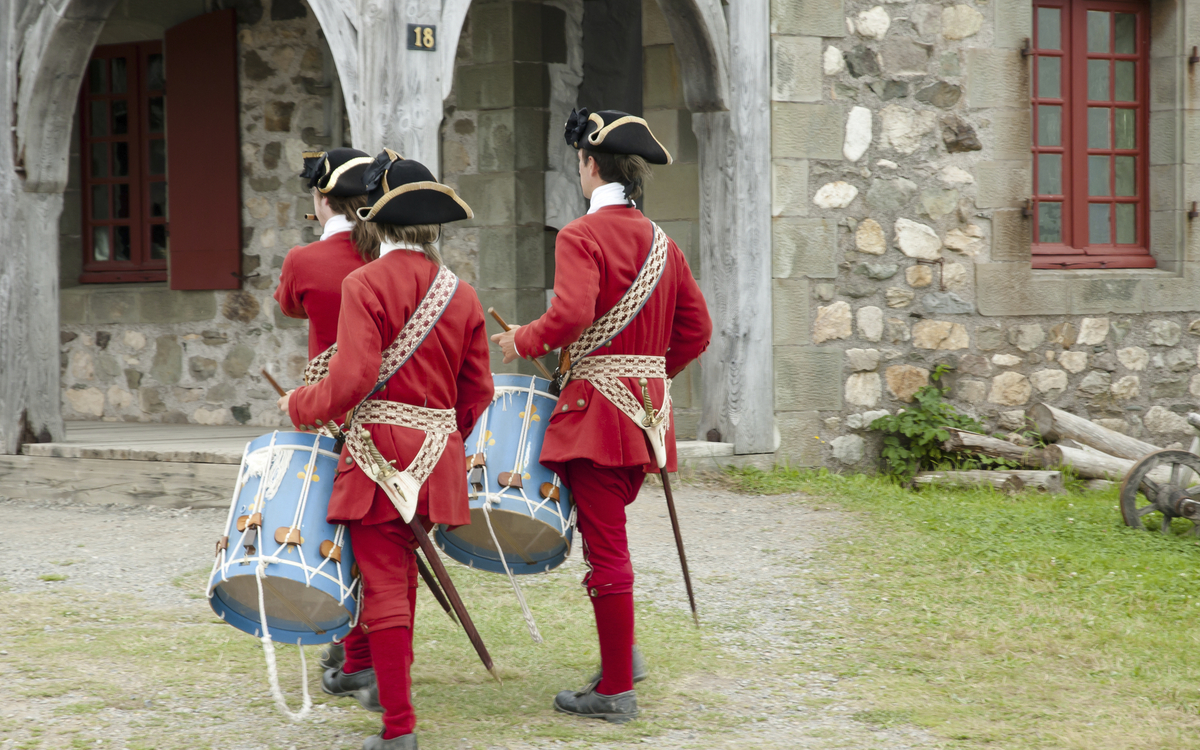 Musiker vor der Festung Louisbourg in Nova Scotia, Kanada